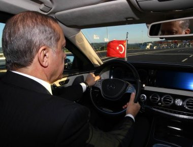 Τώρα ο Ρ.Τ. Ερντογάν υπόσχεται ακόμη και ... αυτοκίνητα: «Πρώτος εγώ θ' αγοράσω»